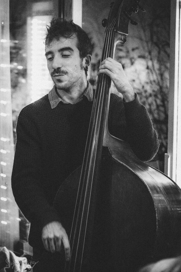 Kim Baiunco, Jolie Mome